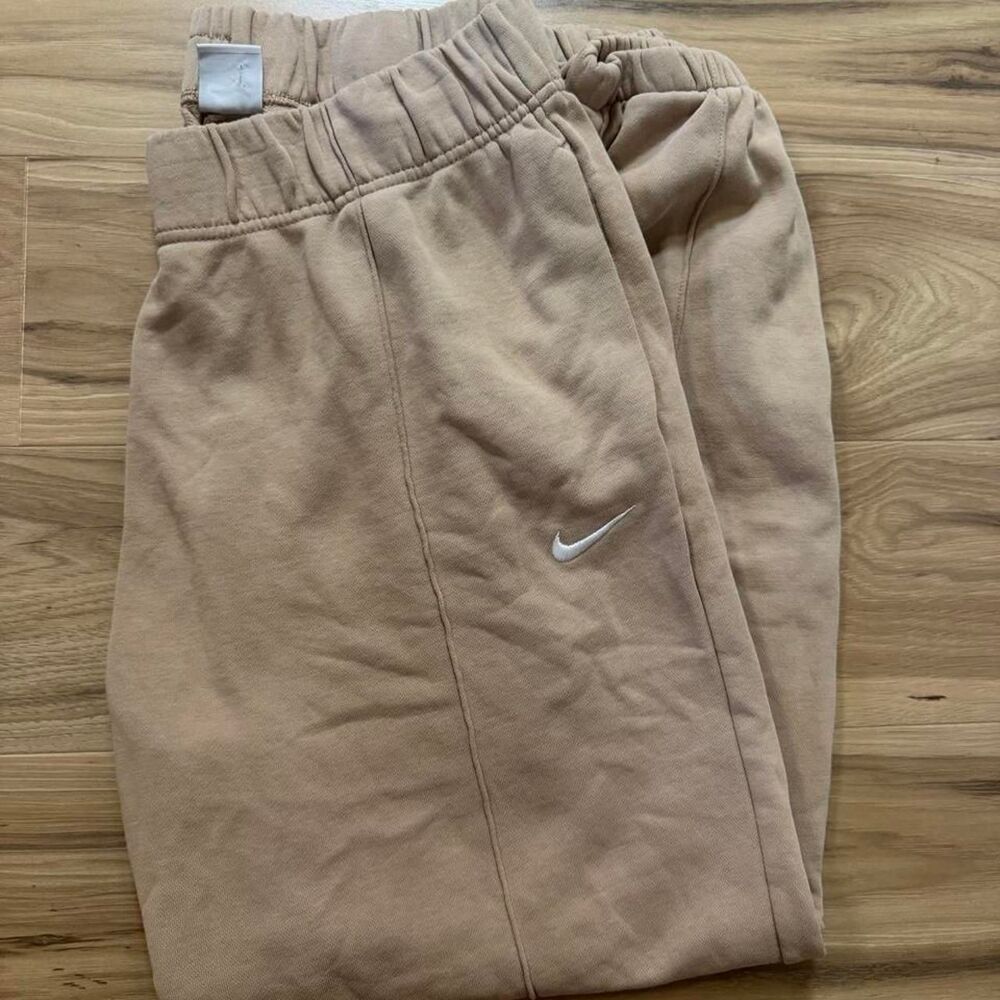 Baggy Nike tan cream sweatpants embroidered swoosh skater style size large